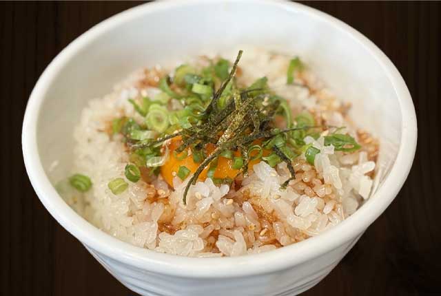 味付け卵黄メシ